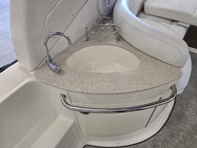 Slide: The Image of Sea Ray 260 SUNDANCER 2008 - 9