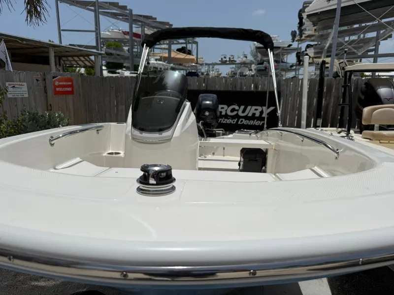 Slide: The Image of Boston Whaler 130 Super Sport 2026 - 6