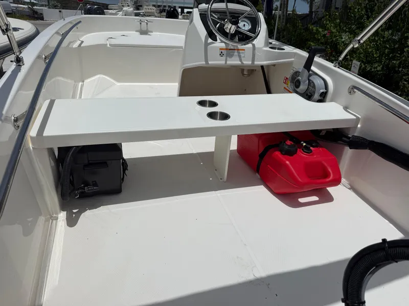 Slide: The Image of Boston Whaler 130 Super Sport 2026 - 7