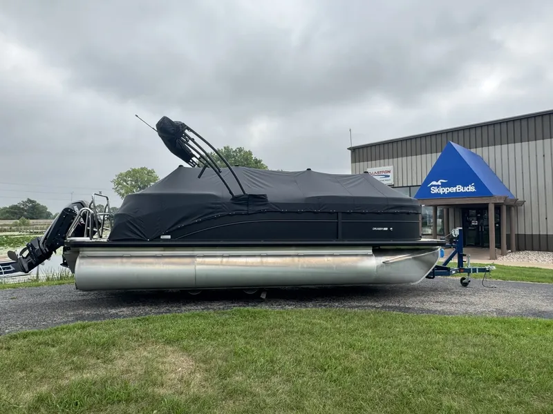 Slide: The Image of Harris Cruiser 210 2026 - 18