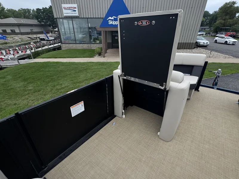Slide: The Image of Harris Cruiser 210 2026 - 13