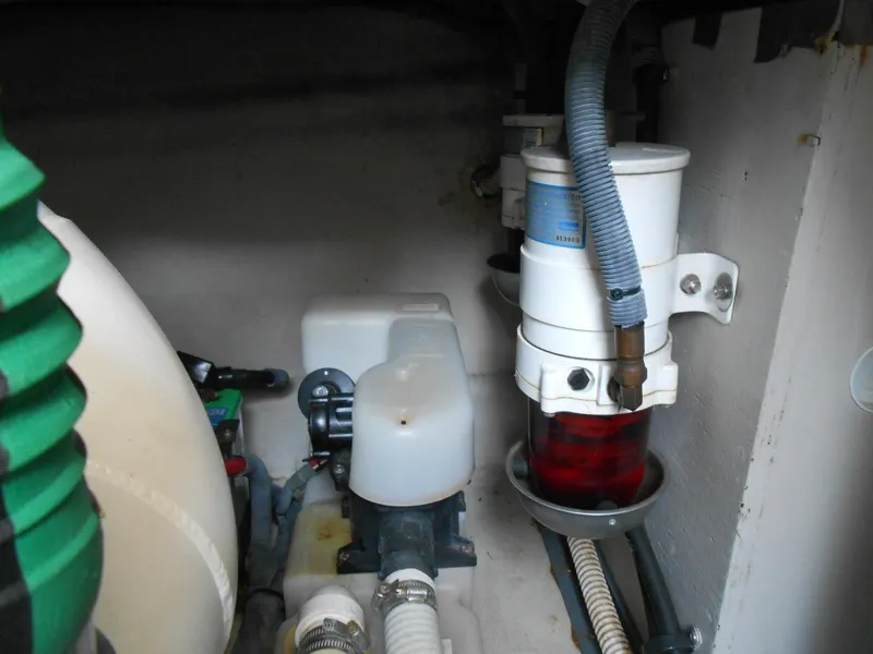 Slide: The Image of Engine compartment of 2005 Sea Ray 420 Sundancer, showing fuel filter and hoses. - 41