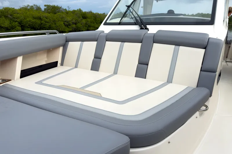 Slide: The Image of Boston Whaler 350 Realm 2026 - 24