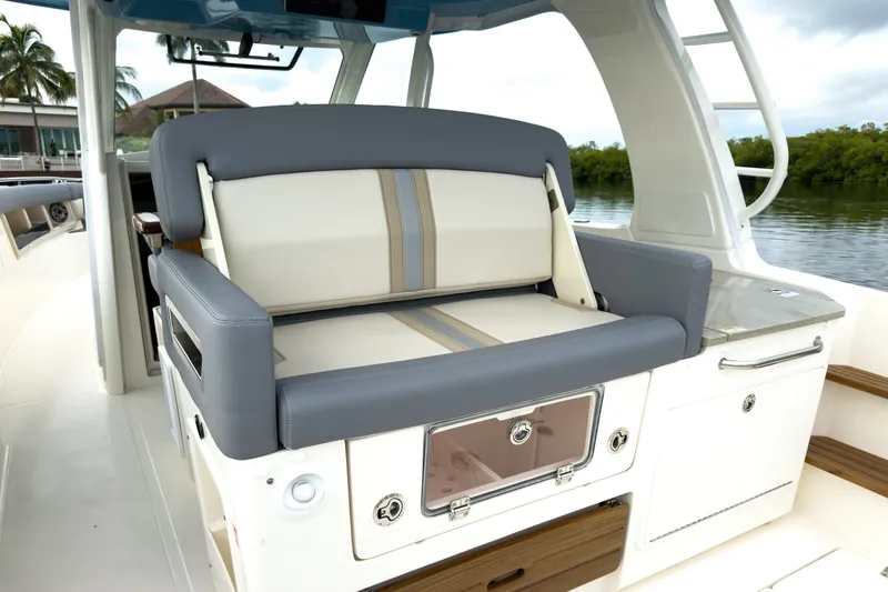 Slide: The Image of Boston Whaler 350 Realm 2026 - 7