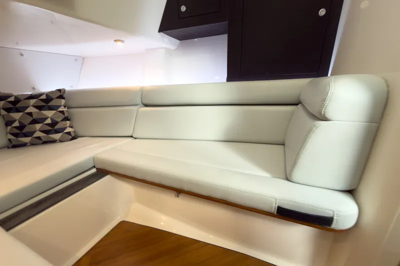 Slide: The Image of Boston Whaler 350 Realm 2026 - 18