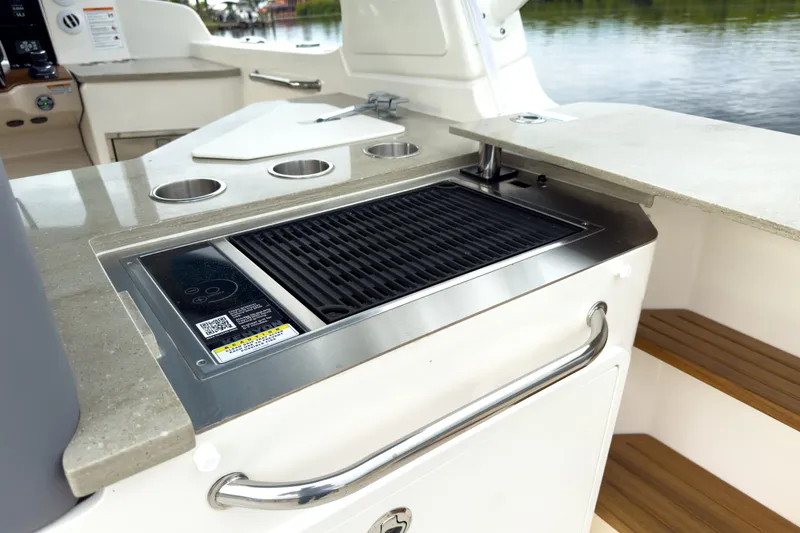 Slide: The Image of Boston Whaler 350 Realm 2026 - 9
