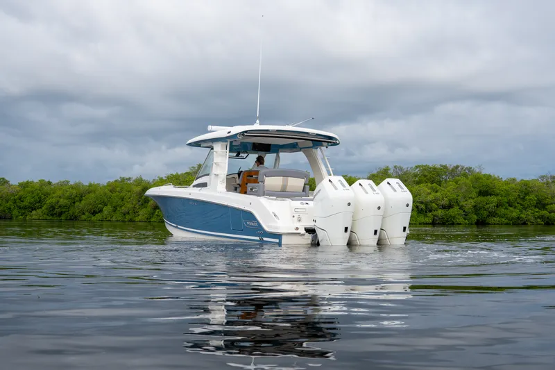 Slide: The Image of Boston Whaler 350 Realm 2026 - 31