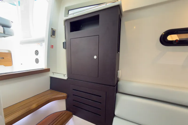 Slide: The Image of Boston Whaler 350 Realm 2026 - 22