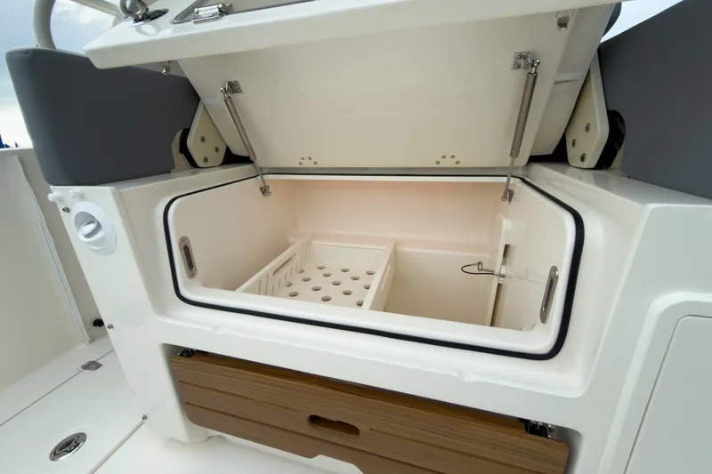 Slide: The Image of Boston Whaler 350 Realm 2026 - 8