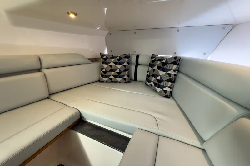 Slide: The Image of Boston Whaler 350 Realm 2026 - 17