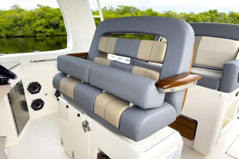 Slide: The Image of Boston Whaler 350 Realm 2026 - 11