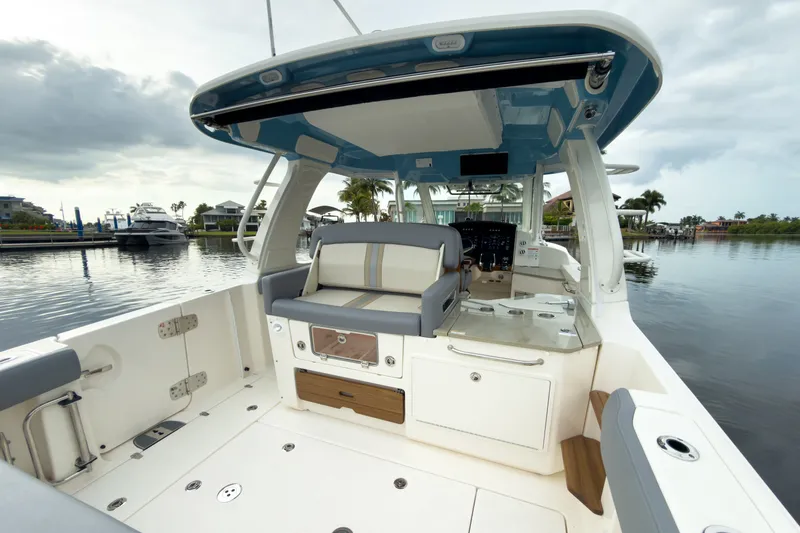 Slide: The Image of Boston Whaler 350 Realm 2026 - 5