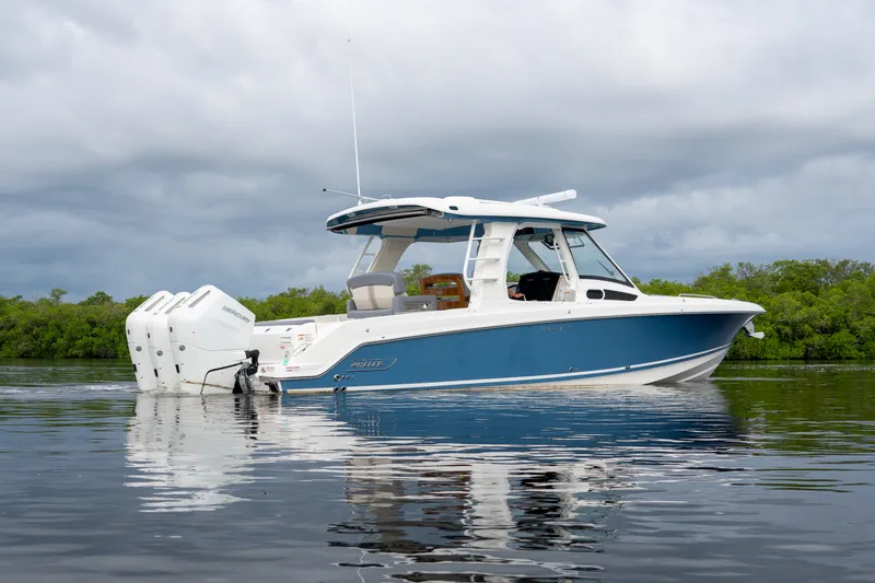 Slide: The Image of Boston Whaler 350 Realm 2026 - 3