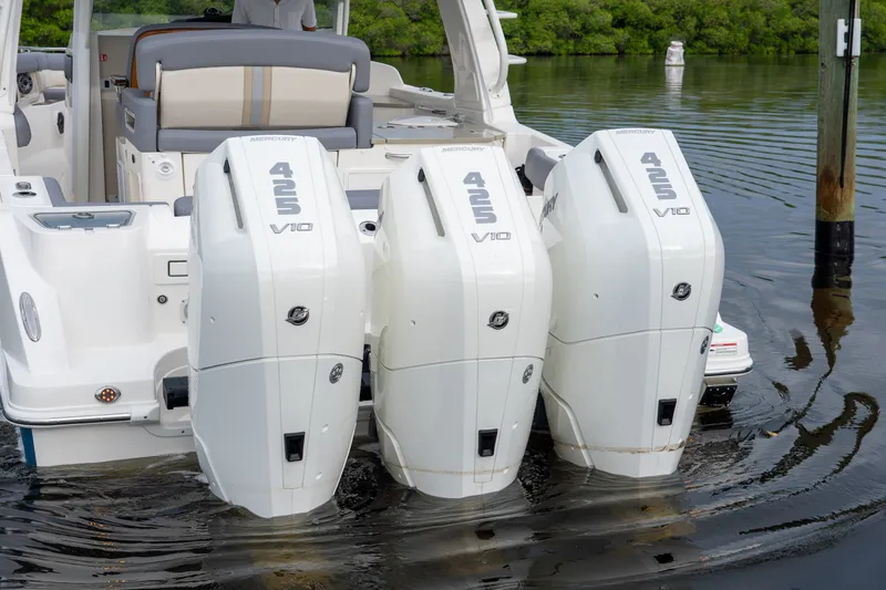 Slide: The Image of Boston Whaler 350 Realm 2026 - 4
