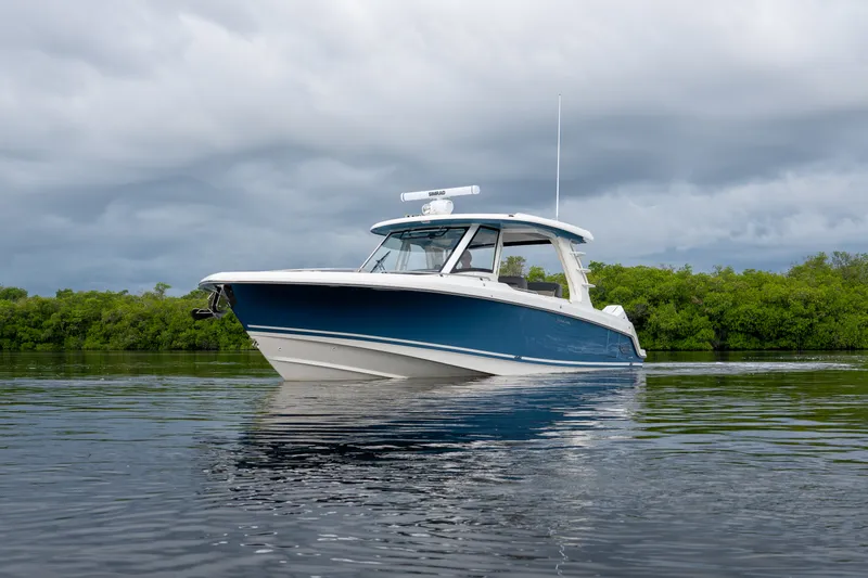 Slide: The Image of Boston Whaler 350 Realm 2026 - 36