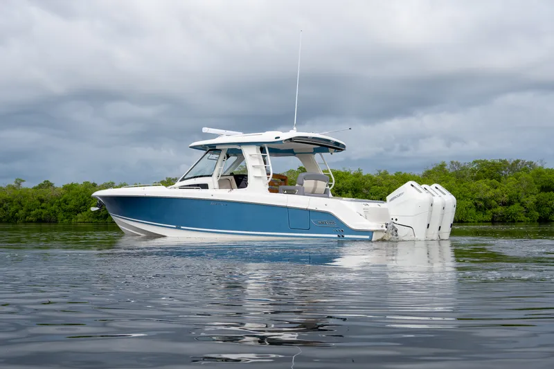 Slide: The Image of Boston Whaler 350 Realm 2026 - 33