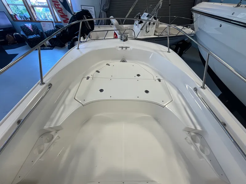 Slide: The Image of Boston Whaler 170 Montauk 2026 - 14