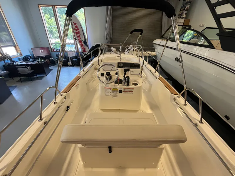 Slide: The Image of Boston Whaler 170 Montauk 2026 - 6
