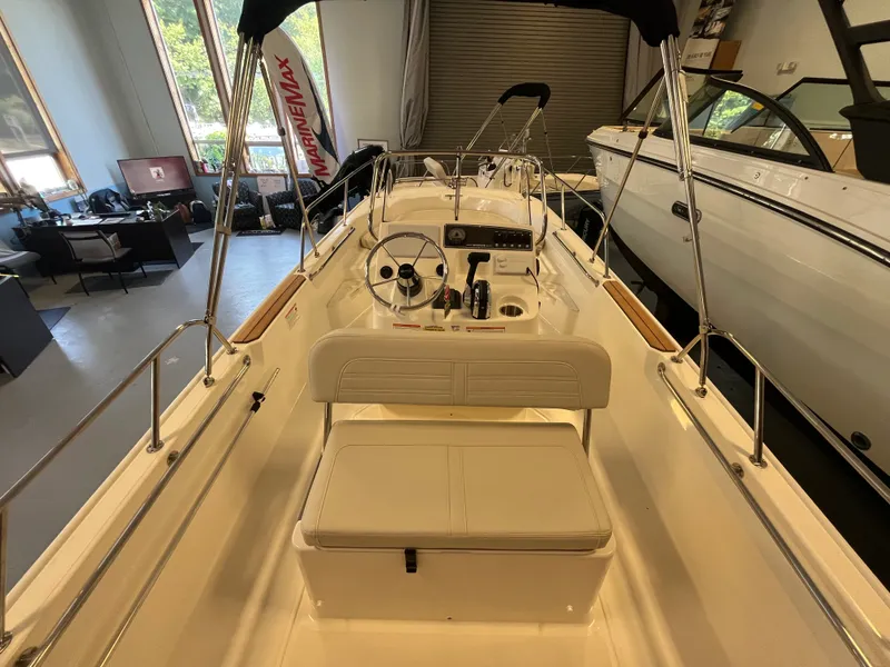 Slide: The Image of Boston Whaler 170 Montauk 2026 - 7