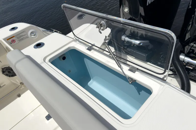 Slide: The Image of Boston Whaler 330 Outrage 2026 - 6