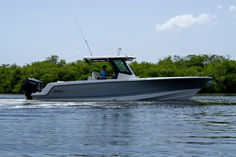 Slide: The Image of Boston Whaler 330 Outrage 2026 - 29