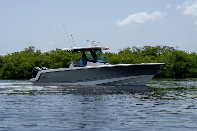The Image of Boston Whaler 330 Outrage 2026 - 0