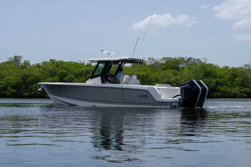 Slide: The Image of Boston Whaler 330 Outrage 2026 - 26