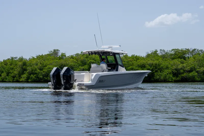 Slide: The Image of Boston Whaler 330 Outrage 2026 - 27