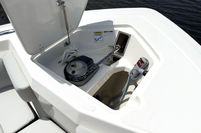 Slide: The Image of Boston Whaler 330 Outrage 2026 - 23