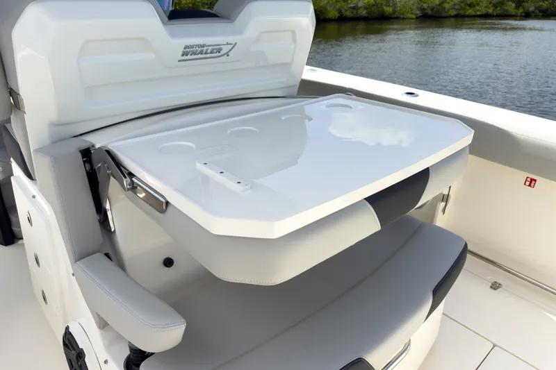 Slide: The Image of Boston Whaler 330 Outrage 2026 - 9