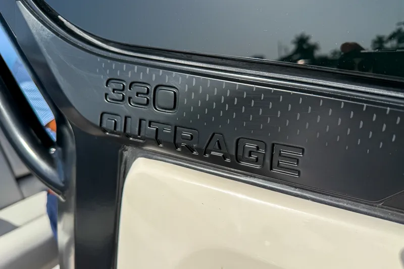Slide: The Image of Boston Whaler 330 Outrage 2026 - 14