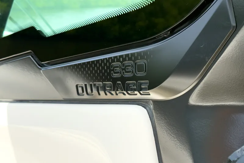 Slide: The Image of Boston Whaler 330 Outrage 2026 - 24