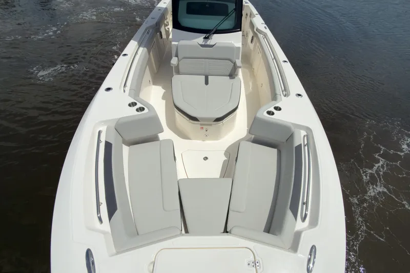 Slide: The Image of Boston Whaler 330 Outrage 2026 - 21
