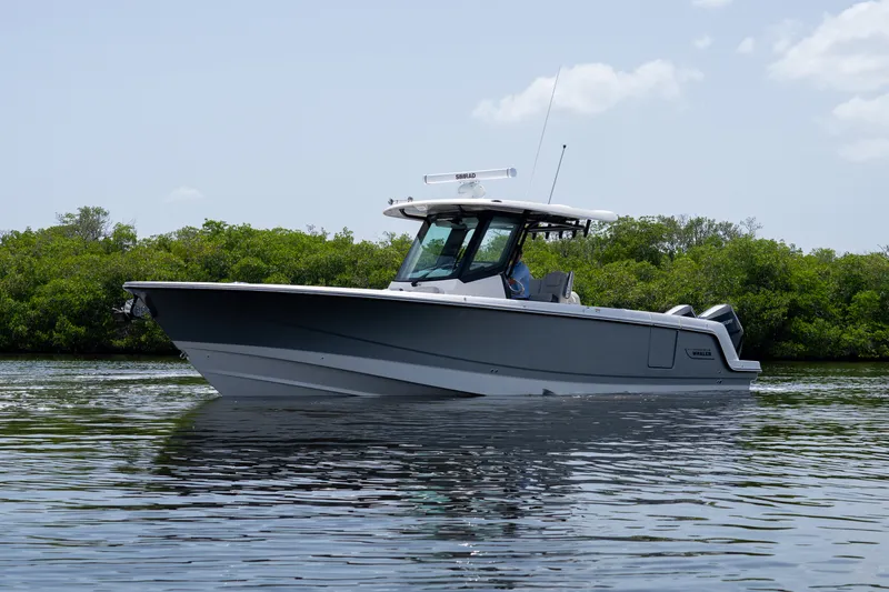 Slide: The Image of Boston Whaler 330 Outrage 2026 - 31