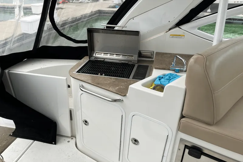 Slide: The Image of Cruisers Yachts 360 EXPRESS 2008 - 10