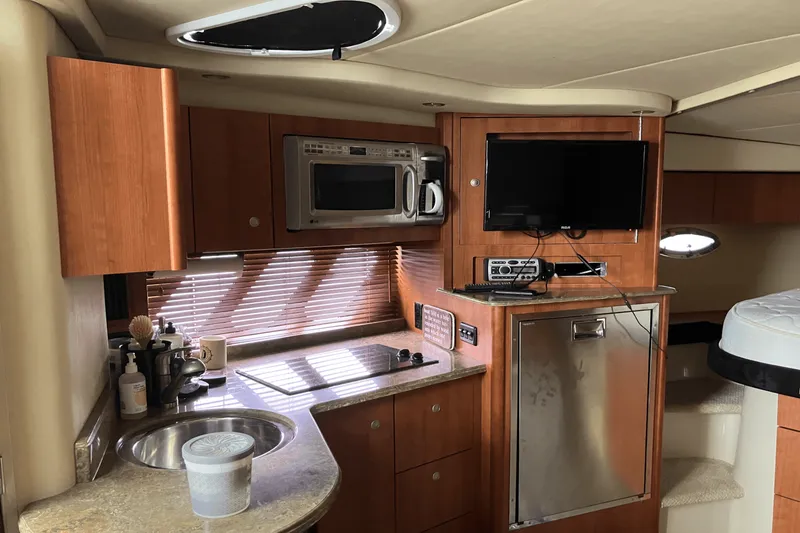 Slide: The Image of Cruisers Yachts 360 EXPRESS 2008 - 21