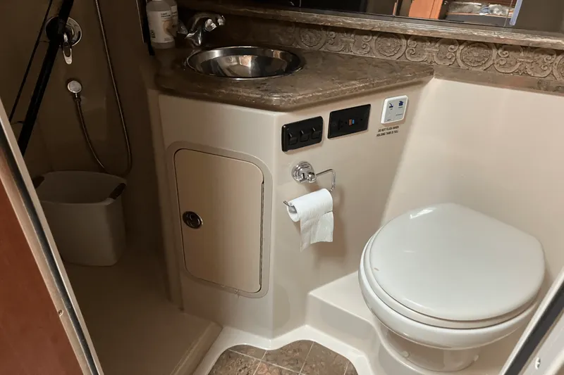 Slide: The Image of Cruisers Yachts 360 EXPRESS 2008 - 23