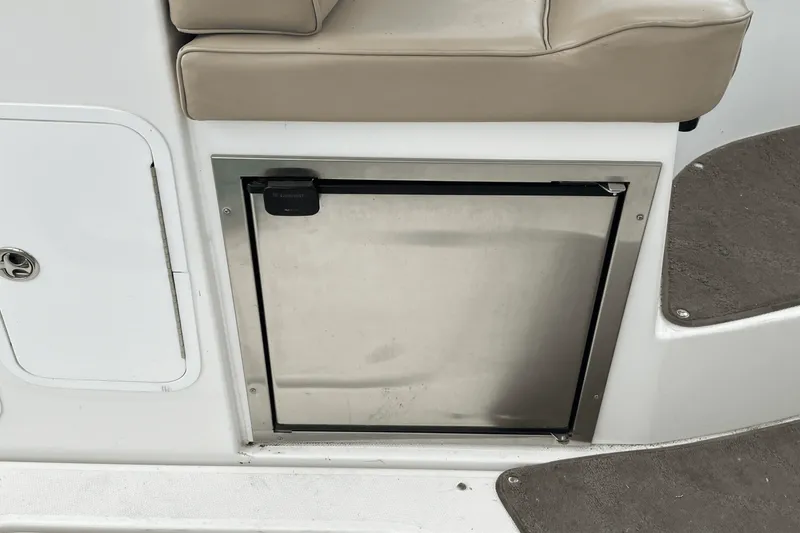 Slide: The Image of Cruisers Yachts 360 EXPRESS 2008 - 9