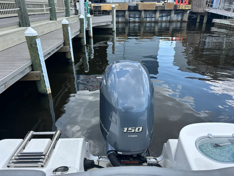 Slide: The Image of NauticStar 2102 LEGACY 2021 - 8