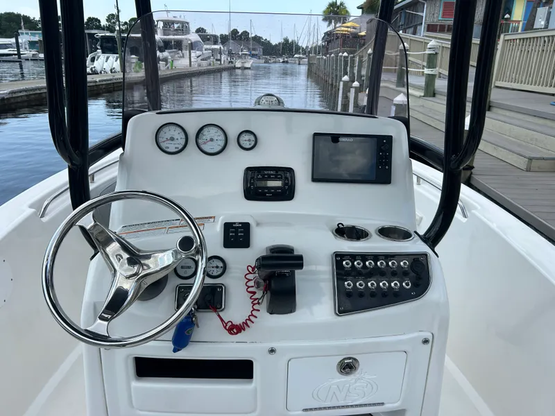 Slide: The Image of NauticStar 2102 LEGACY 2021 - 13