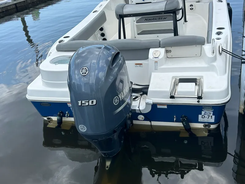 Slide: The Image of NauticStar 2102 LEGACY 2021 - 6