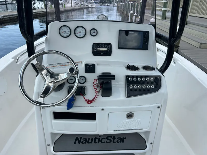 Slide: The Image of NauticStar 2102 LEGACY 2021 - 12