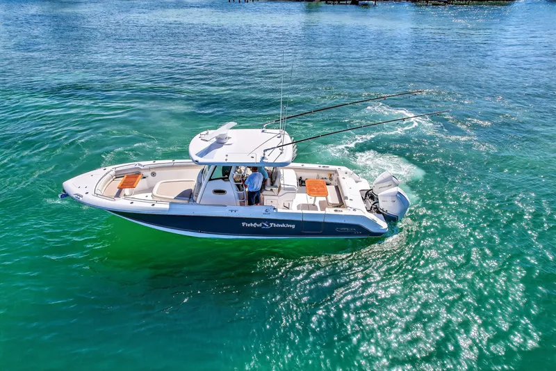 Slide: The Image of Boston Whaler 330 OUTRAGE 2021 - 10