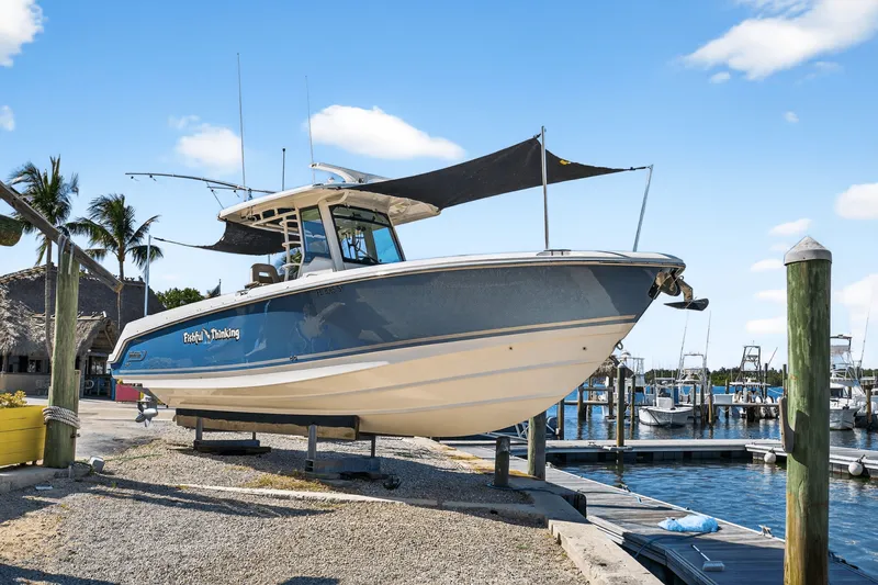 Slide: The Image of Boston Whaler 330 OUTRAGE 2021 - 13