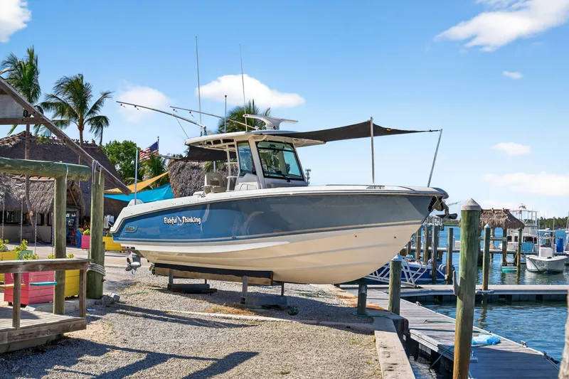 Slide: The Image of Boston Whaler 330 OUTRAGE 2021 - 14