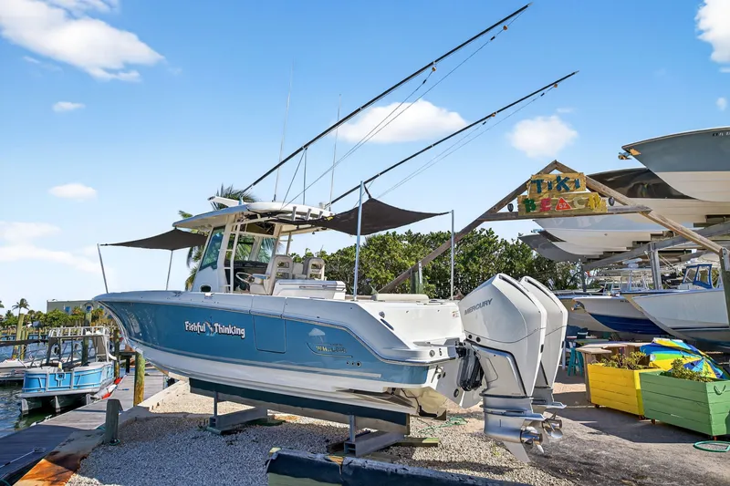 Slide: The Image of Boston Whaler 330 OUTRAGE 2021 - 15