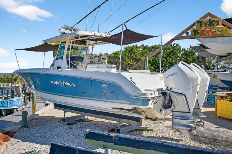 Slide: The Image of Boston Whaler 330 OUTRAGE 2021 - 17