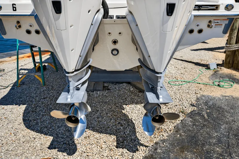 Slide: The Image of Boston Whaler 330 OUTRAGE 2021 - 21