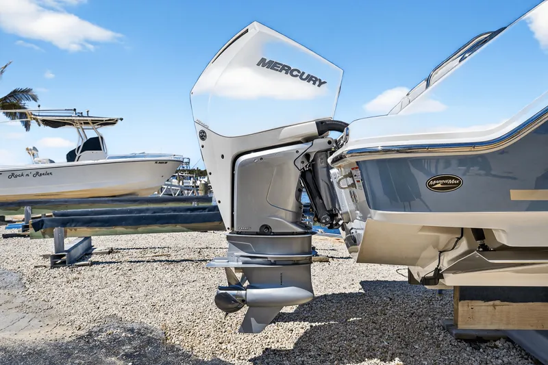 Slide: The Image of Boston Whaler 330 OUTRAGE 2021 - 22