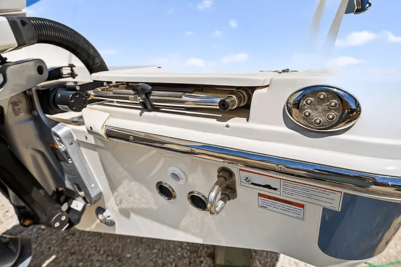 Slide: The Image of Boston Whaler 330 OUTRAGE 2021 - 29